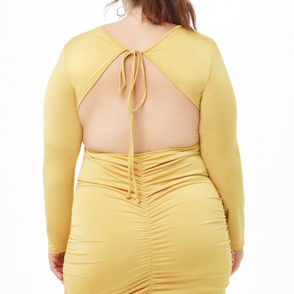 Plus Size Open-Back Ruched Dress - Picture 4 of 4